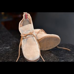 Sperry Heeled Ankle Shoe. Suede